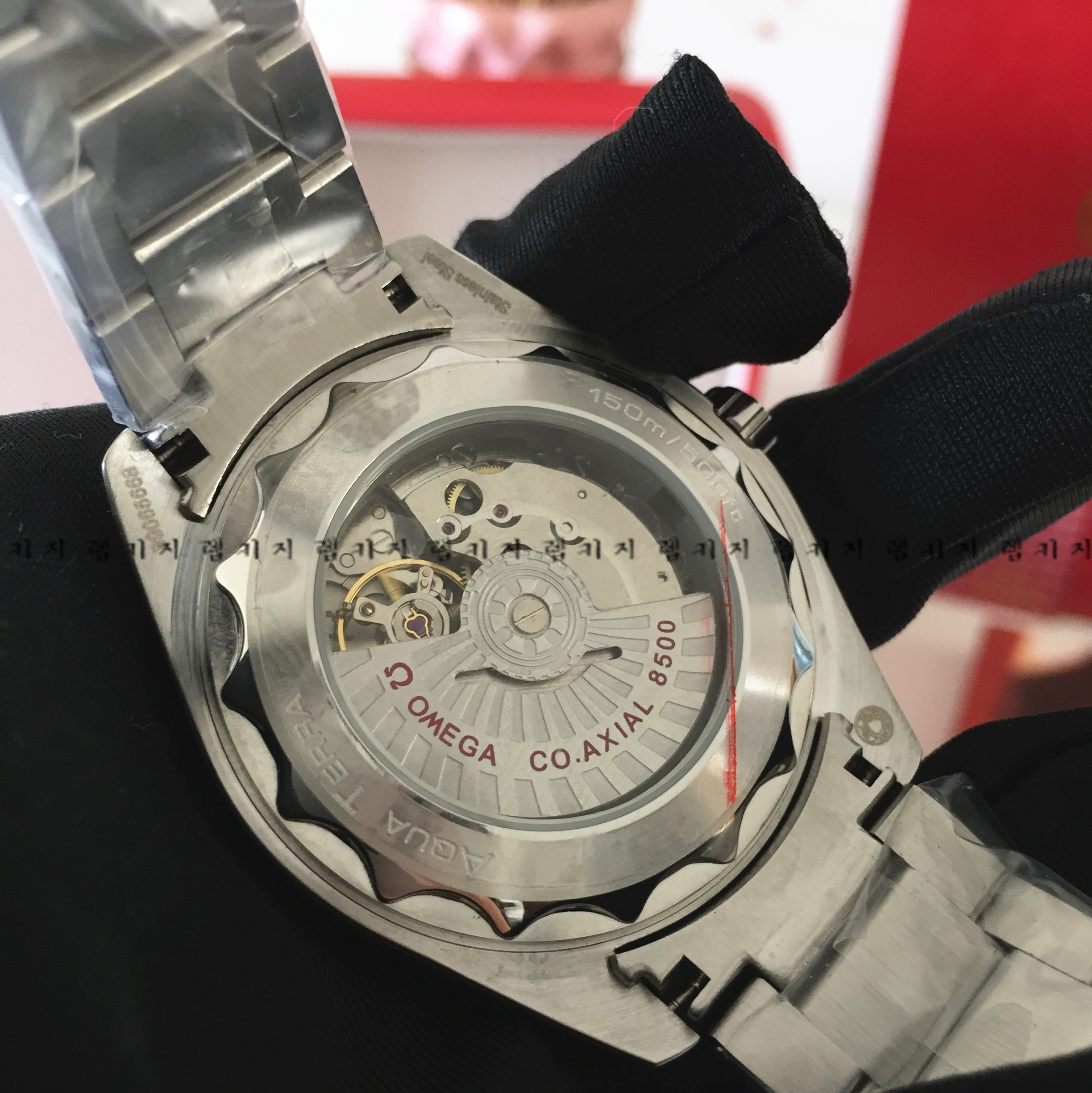 오메가 아쿠아테라 화이트 다이얼 메탈시계